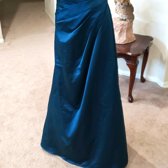 David's Bridal 8 teal satin one shoulder gown 3d ribbon adornments ruched - Picture 4 of 12